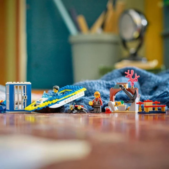 LEGO City Mise detektiva pobřežní stráže Vystavte si své LEGO dobrodružství způsobem, jako nikdy předtím! Stáhněte si bezplatnou appku a řiďte se digitálním příběhem.