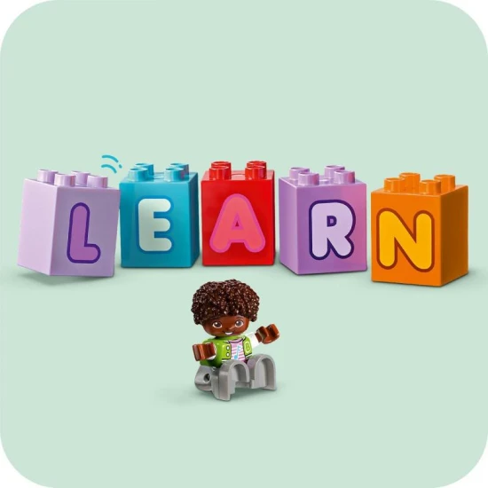 LEGO DUPLO Náklaďák s abecedou je dokonalým úvodem do problematiky písmen pro předškoláky.