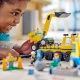 Děti se mohou stát každodenními stavbaři s touto stavebnicí LEGO City Vozidla ze stavby a demoliční koule.