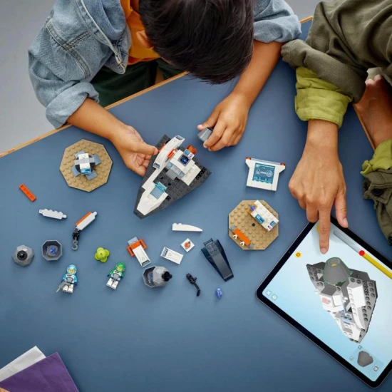 LEGO CITY 60429 Vesmírná loď a objev asteroidu Děti se mohou stát každodenními astronauty s touto stavebnicí LEGO City Vesmírná loď a objev asteroidu.