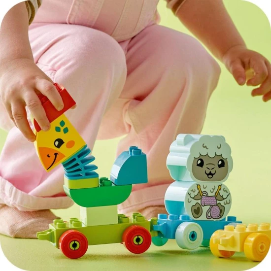 Složte zvířátka, nasaďte na vláček a vydejte se s nimi na cestu s Lego Duplo Vláček se zvířátky.