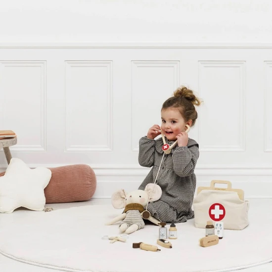 Le Toy Van Veterinární sada v taštičce 10 ks Sada pro děti, které milují hru na lékaře.