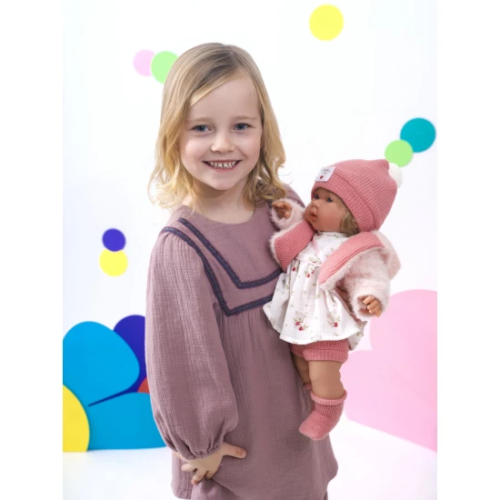 Llorens Bábika se zvuky a měkkým tělem Carla v květovaných šatech 42 cm Llorens Bábika se zvuky a měkkým tělem Carla v květovaných šatech 42 cm