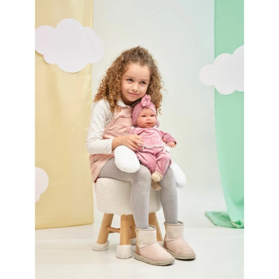 Panenka Llorens: Zvuková panenka s měkkým látkovým tělem a pohyblivými končetinami