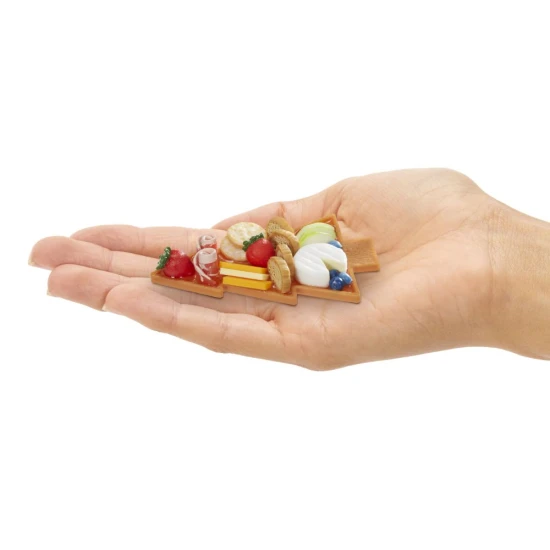 MGA’s Miniverse Mini Food – Vánoční mini jídla a nápoje s realistickými detaily