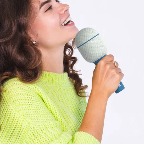 MOB Mikrofon Modrý Modrý bezdrátový mikrofon pro malé pěvecké talenty.