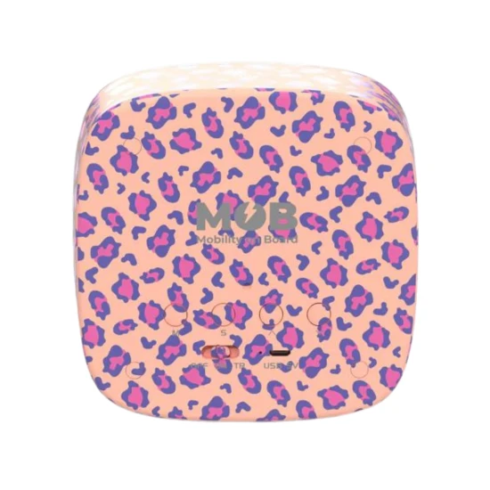 MOB Budík a noční světlo Leopard Rose Budík a noční světlo Leopard umožní dětem usínat beze strachu ze tmy a vstávat šťastněji a snadněji.