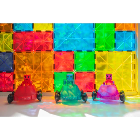 Připravte se na závody s magnetickou stavebnicí Dashers.