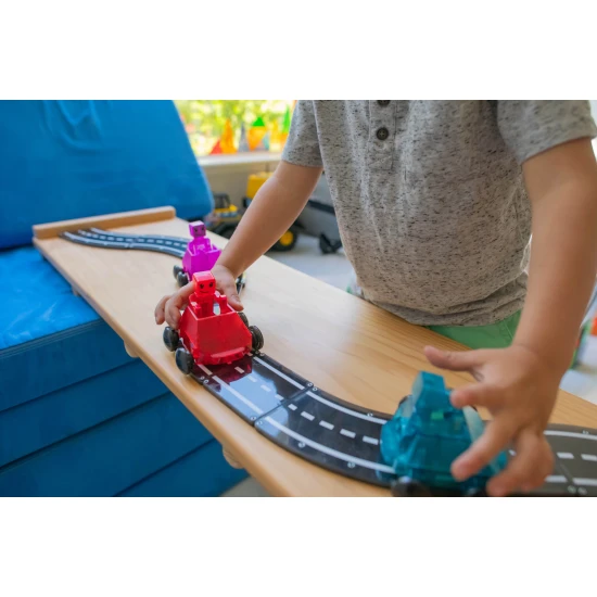 Připravte se na závody s magnetickou stavebnicí Dashers.