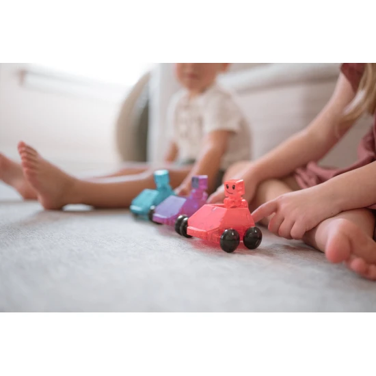 Připravte se na závody s magnetickou stavebnicí Dashers.