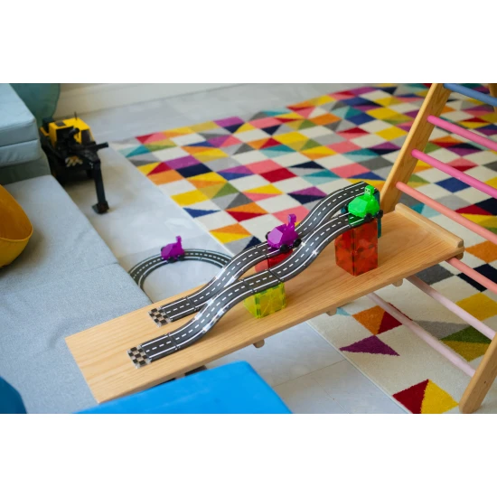 Magnetická stavebnice Downhill Duo 40 dílů. Skvělý dárek pro děti, které milují auta.