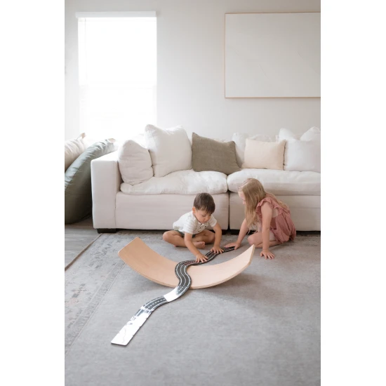 S magnetickou stavebnicí si vytvoříte různé typy cest.