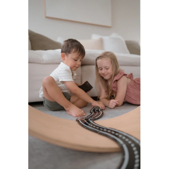 S magnetickou stavebnicí si vytvoříte různé typy cest.