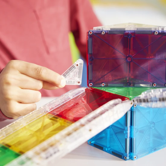 Magnetická stavebnice MAGNA-TILES Rail Racers – 33dílná kuličková dráha s kolejnicemi pro děti