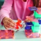 Magnetická stavebnice MAGNA-TILES Cat Tree – kočičí strom s figurkou, microMAGS dílky a dekoracemi