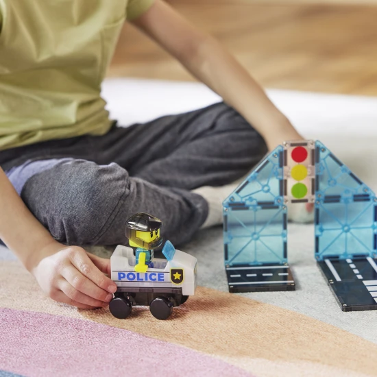 Magnetická stavebnice MAGNA-TILES Police Patrol – dětské policejní vozidlo s figurkou a semaforem
