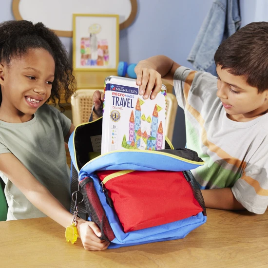 Magnetická stavebnice MAGNA-TILES Travel Set Deluxe - 55 mini dílků v plechovém pouzdře pro hru na cestách