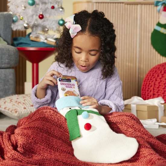 MAGNA-TILES microMAGS Gingerbread House Travel Set – magnetická stavebnice 24 dílů pro děti od 3 let