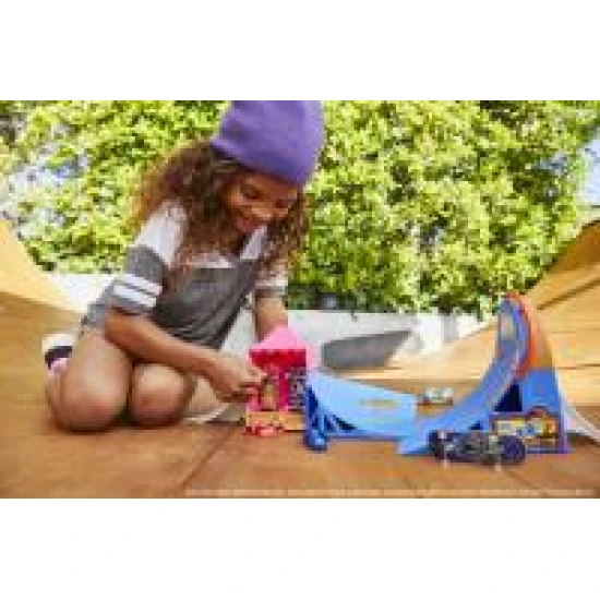 Hot Wheels skate fingerboard se skateparkem