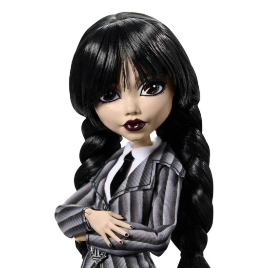 Monster High – Wednesday Addams | Goticka panenka Monster High od Mattel Monster High Wednesday Addams – babika v gotickem stylu s cernymi vlasy a skolni uniformou