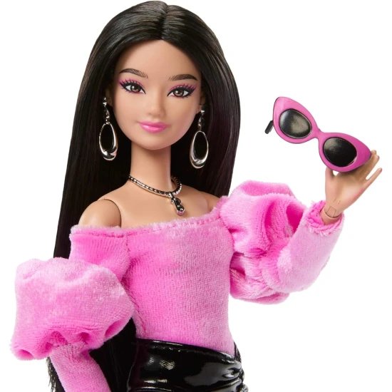 Barbie Deluxe Style modelka v topu s odhalenými rameny a sukní