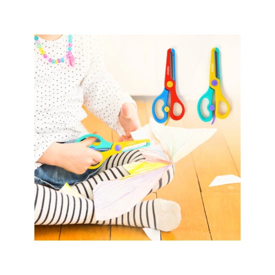 Bezpečnostní nůžky pro děti jsou snadno uchopitelné. Jsou bezpečné díky zaobleným špičkám.