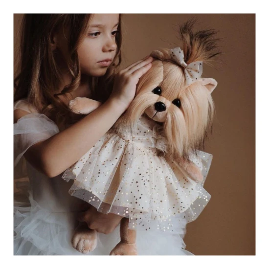 Plyšový pejsek yorkšírka Lucky Doggy Yoyo Starlight ve zlatých tylových šatech s mašličkou