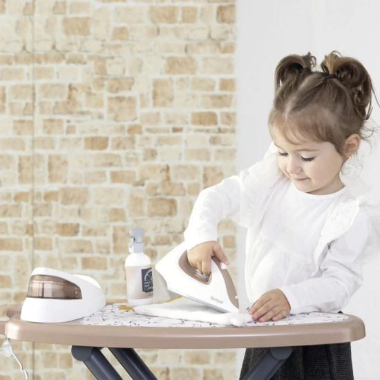 Tefal žehlicí prkno a žehlička se základnou – Smoby SM330125