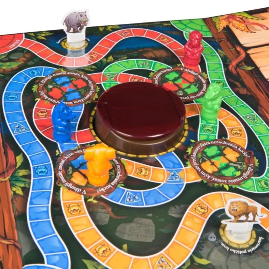 Hra Jumanji SK: Zábava s dekodérem, kartami nebezpečí a přesýpacími hodinami.