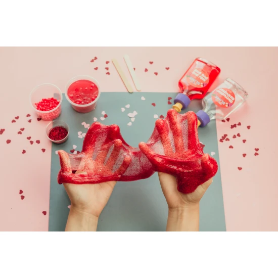 DIY Slime Sada na výrobu slizu Jahoda pro děti. Vyrobte si svůj vlastní sliz.