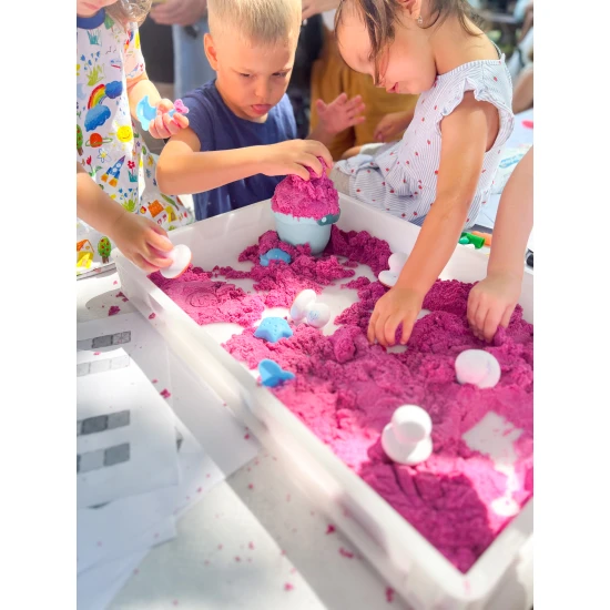 Dynamický písek růžové barvy. Balení 1 kg.