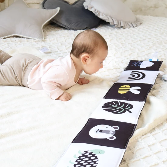 Oboustranná textilní knížka pro nejmenší do kočárku, postýlky i na hrací deku.