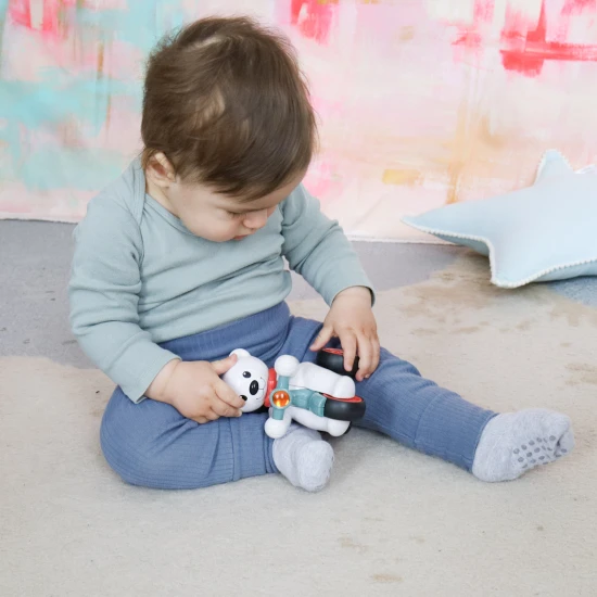 Tolo Medvídek na tříkolce, stisknutím hlavičky se začne hýbat