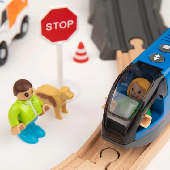 Dětská dřevěná vláčková dráha XXL s hasičským motivem a osobním vlakem