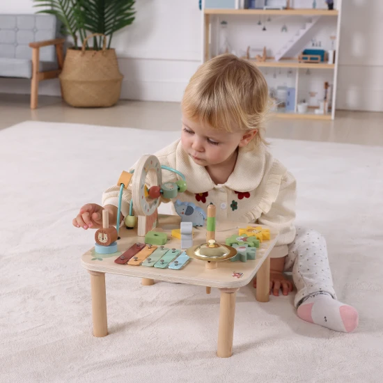 Dřevěný aktivity stolek