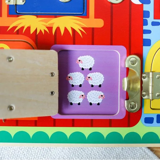 Activity board pro děti se zámky Farma