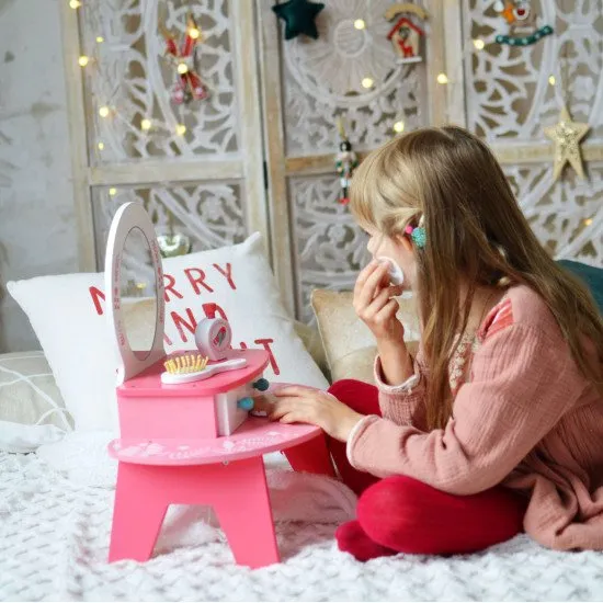 Toaletní kosmetický stolek