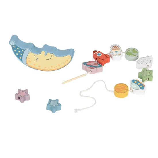 Dřevěná houpačka s vesmírnými kostkami a navlékání v jednom.