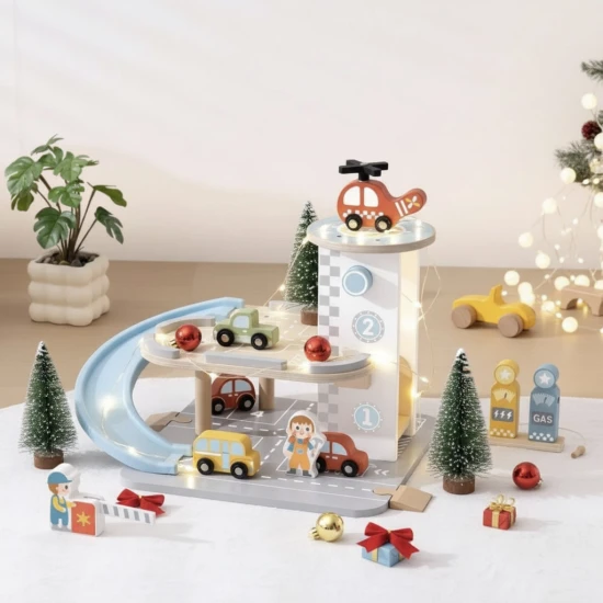 Dřevěná garáž s autíčky Tooky Toy – vícepatrová garáž s rampou, vrtulníkem a doplňky