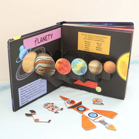 Interaktivní a zábavná kniha s úžasnými pop-up obrázky je ideální pro malé zvědavce, kteří se chtějí dozvědět mnoho zajímavého a poučného o vesmíru a planetách.