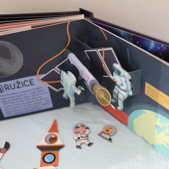 Interaktivní a zábavná kniha s úžasnými pop-up obrázky je ideální pro malé zvědavce, kteří se chtějí dozvědět mnoho zajímavého a poučného o vesmíru a planetách.