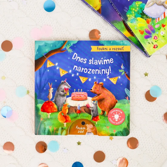 Foukni na knížku a nechej také rozzářit světélka! Počti si v knížce o zvířátkách, která spolu s Medvídkem slaví jeho třetí narozeniny.