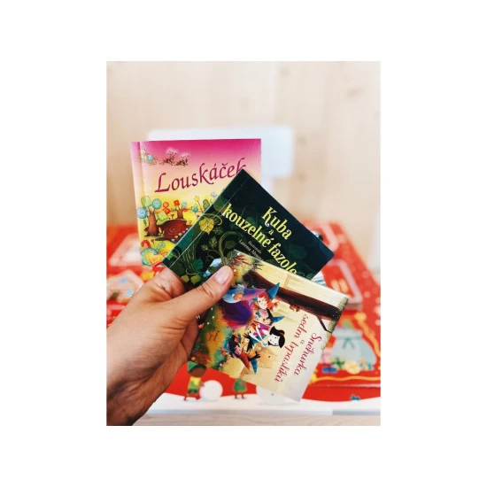 Pohádkový adventní kalendář pro děti! Otevřete každý večer jedno okénko a přečtěte si knížku spolu s dětmi.