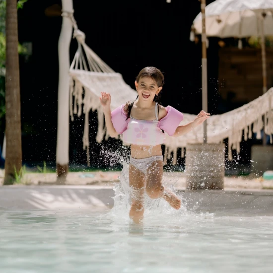 Plavecká vesta s rukávky Swim Essentials Pink Flower 2–6 let