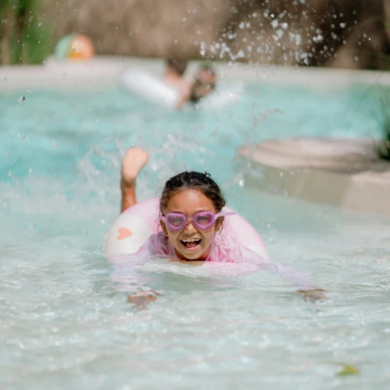 Nafukovací kruh Cozy Hearts 55 cm