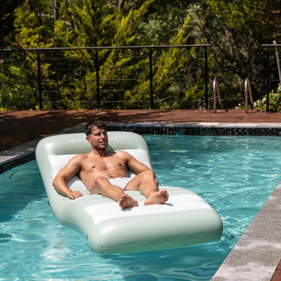 Nafukovací křeslo Luxe Lounge Swim Essentials bílo zelené pruhy 180 x 99 cm