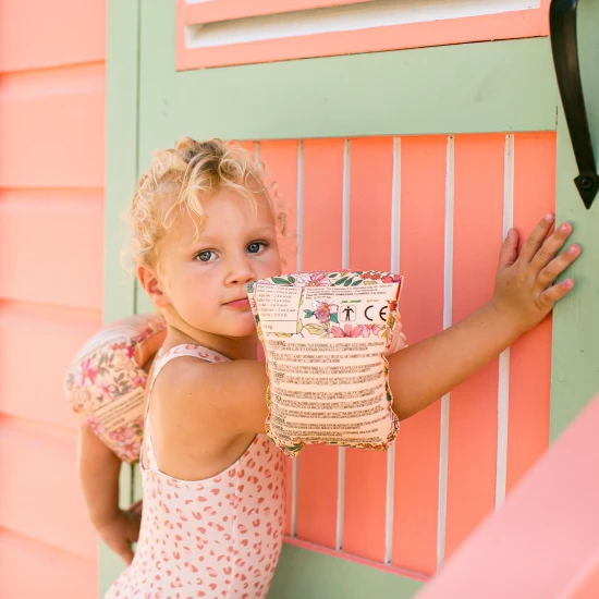 Dětské rukávky na plavání od Swim Essentials s květinovými motivy v růžových barvách jsou vhodné pro dětičky od 0 do 2 let v rozmezí od 0 do 15 kg.
