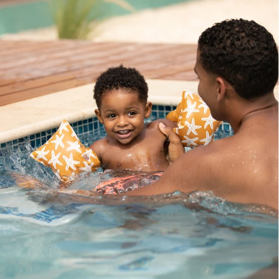 Nafukovací dětské plavecké rukavice Swim Essentials Sea Star pro děti, ideální pro plavání v bazénu i u moře.