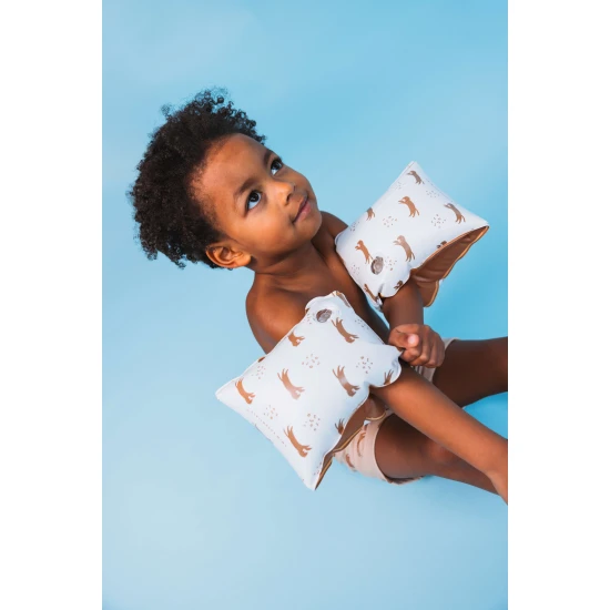 Nafukovací dětské plavecké rukavice Swim Essentials Brown Leopard pro děti, ideální pro plavání v bazénu i u moře.