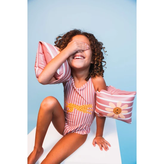 Nafukovací dětské plavecké rukavice Swim Essentials Daisy Flower pro děti, ideální pro plavání v bazénu i u moře.